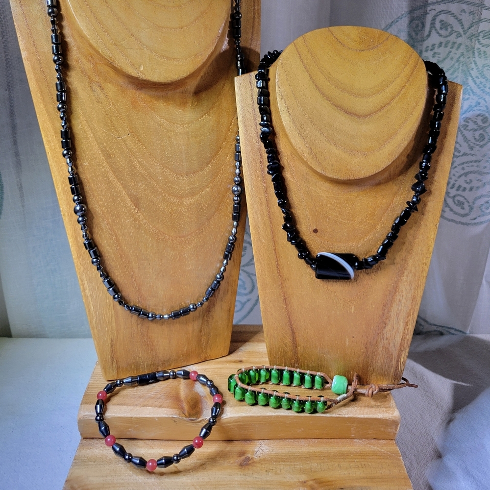 Embossed Wood Trinket Jewelry Box with 4 Pieces Men's Beaded Jewelry